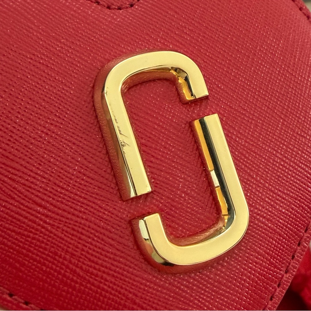 Marc Jacobs Red Heart-Shaped Key & Coin Holder with Gold Logo - Picture 3 of 4